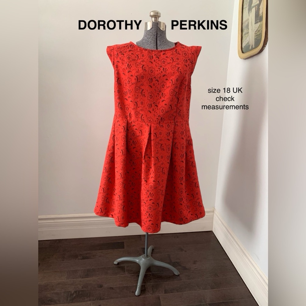 NWOT Dorothy Perkins Dress w/Small Cap Sleeves Size 18 UK = 14 US